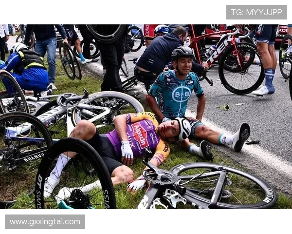 女子环法自行车赛情况（环法自行车赛2021摔车女观众后续）sports